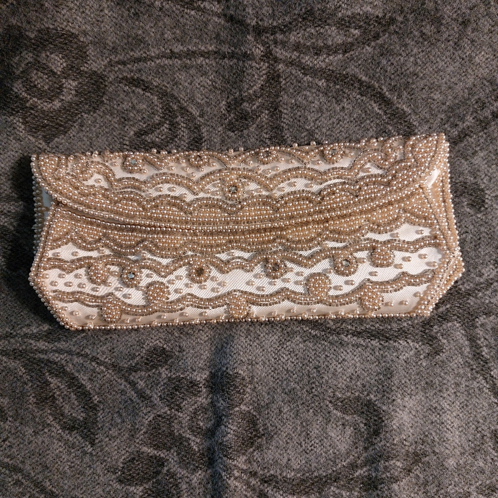 Beaded clutch